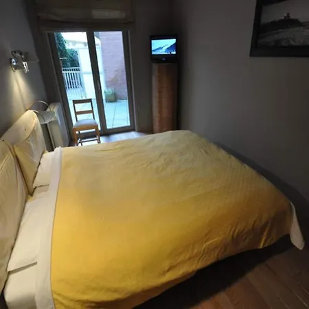 Ground Floor With Patio Apartment *