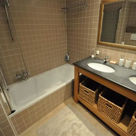 Ground Floor With Patio Apartment *